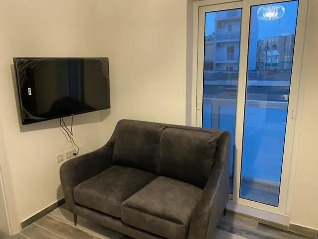 One Beautiful Bedroom Flat In * Pietà